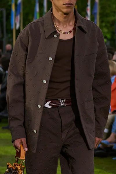 Look 99